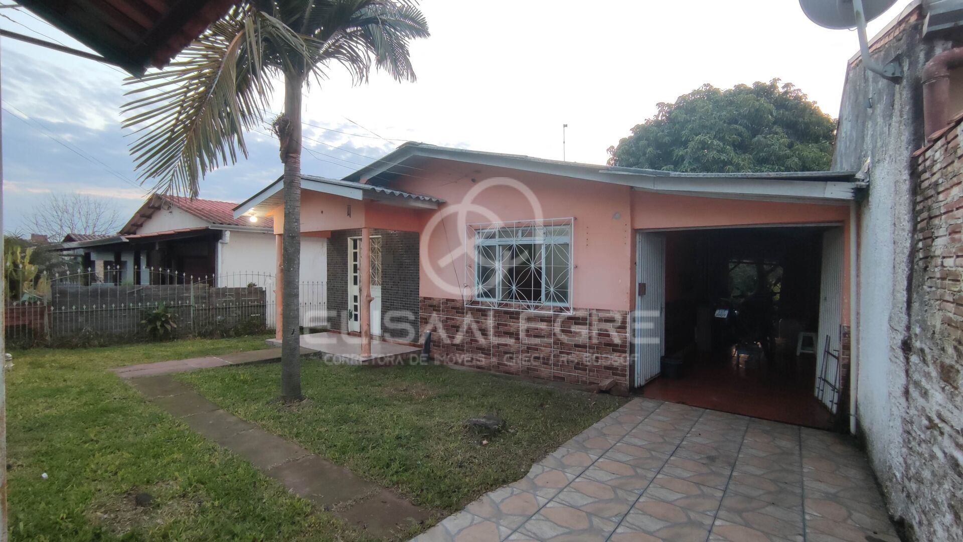 Casa à venda com 2 quartos, 80m² - Foto 1