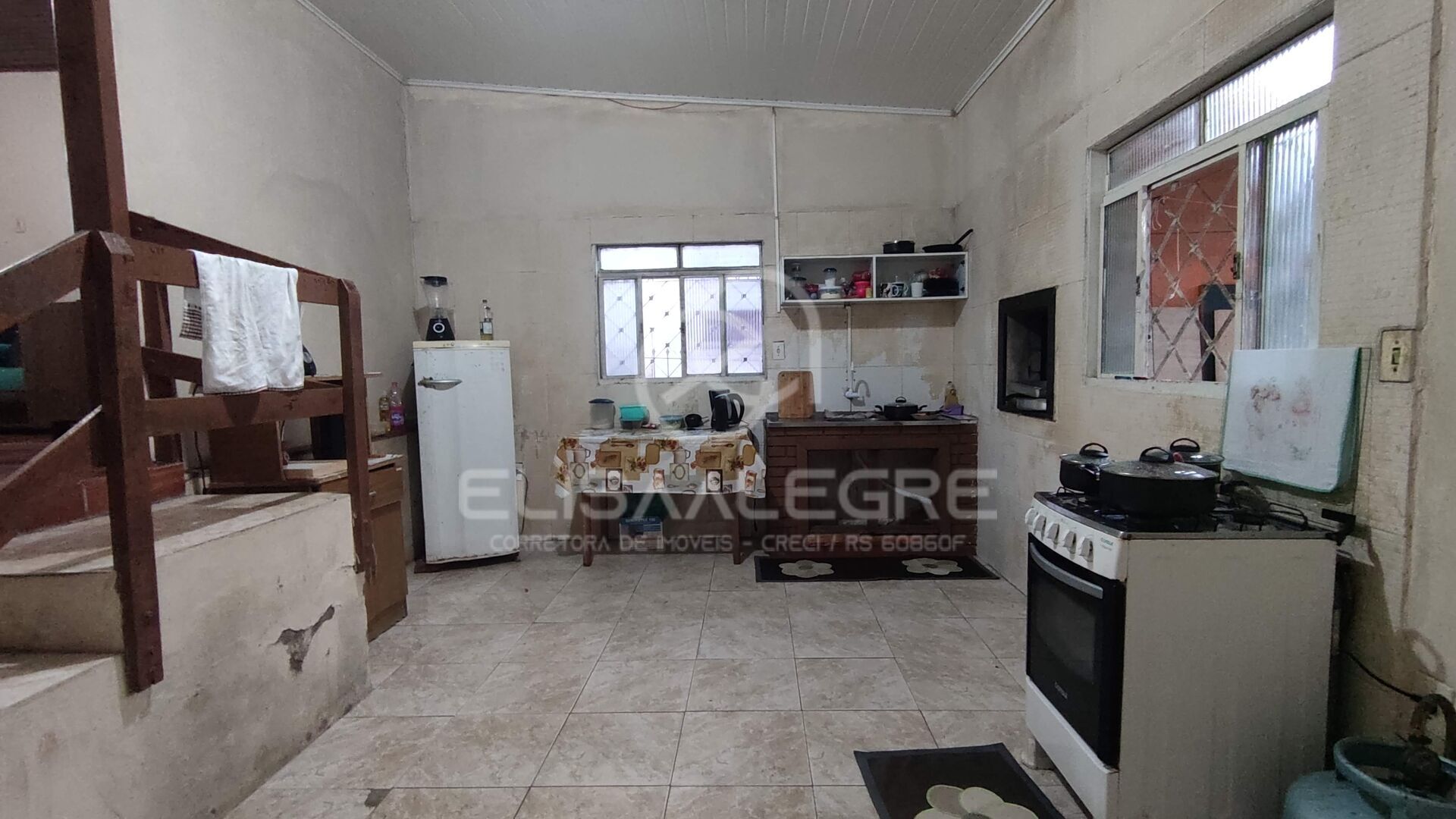 Casa à venda com 2 quartos, 80m² - Foto 2