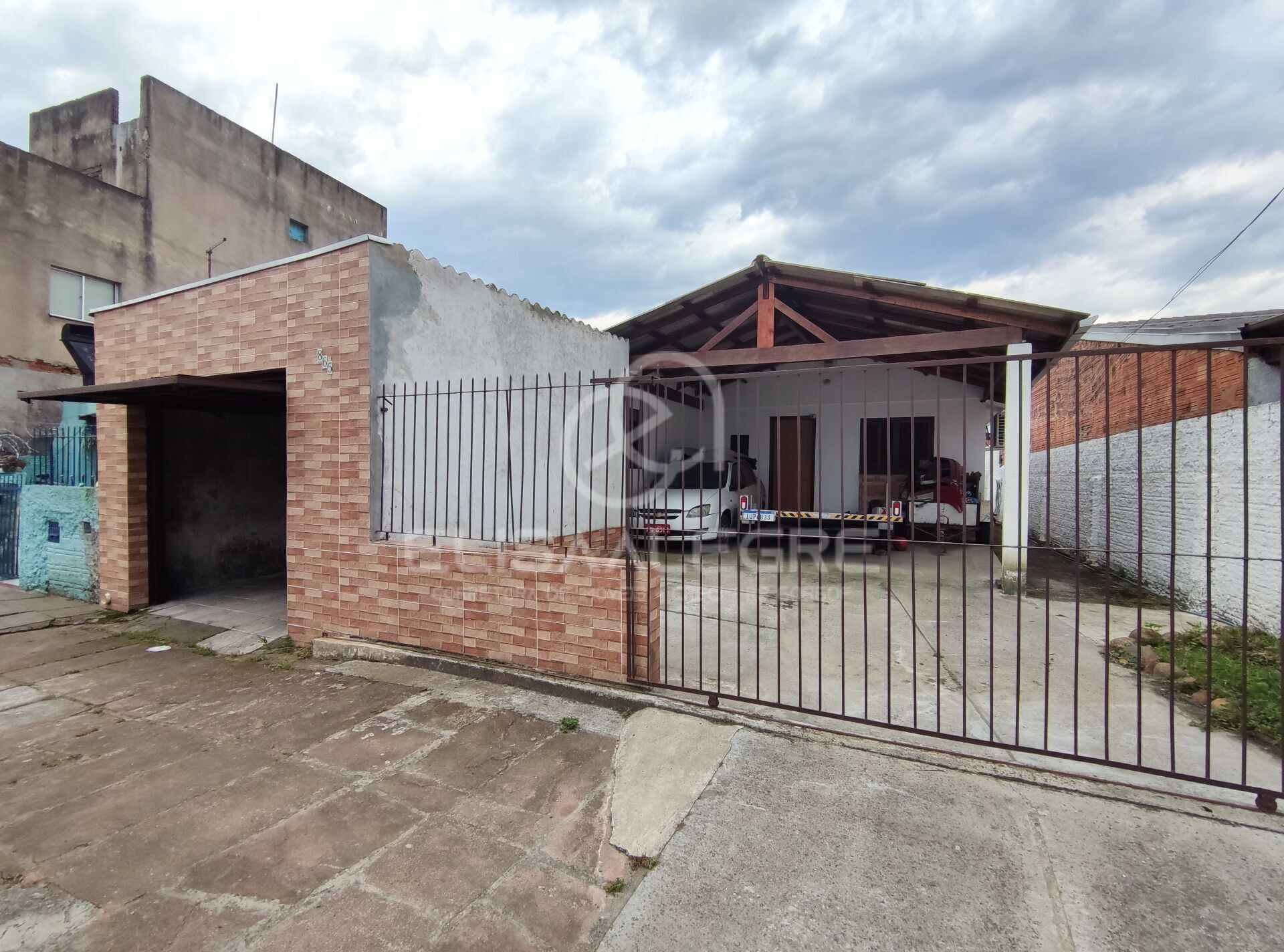 Casa à venda com 3 quartos, 200m² - Foto 1