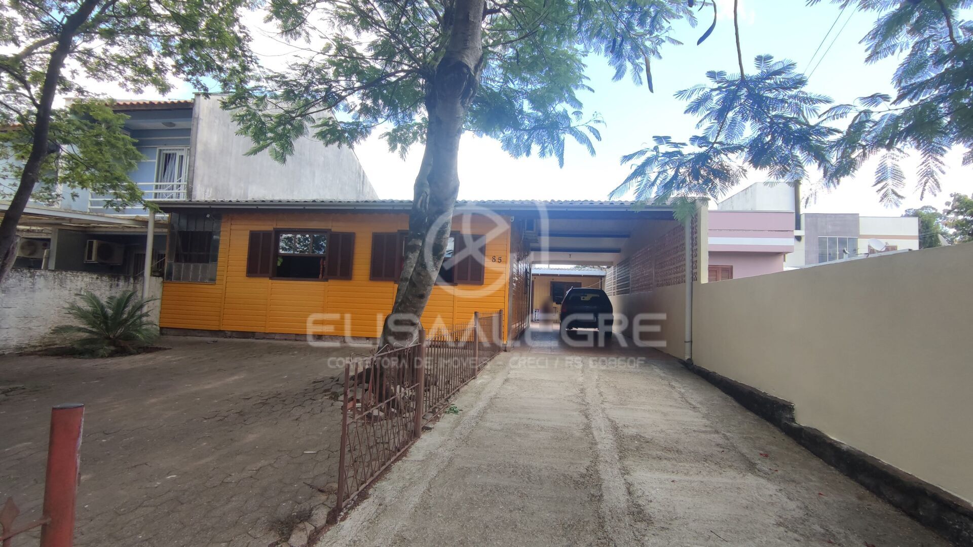 Casa à venda com 2 quartos, 100m² - Foto 1