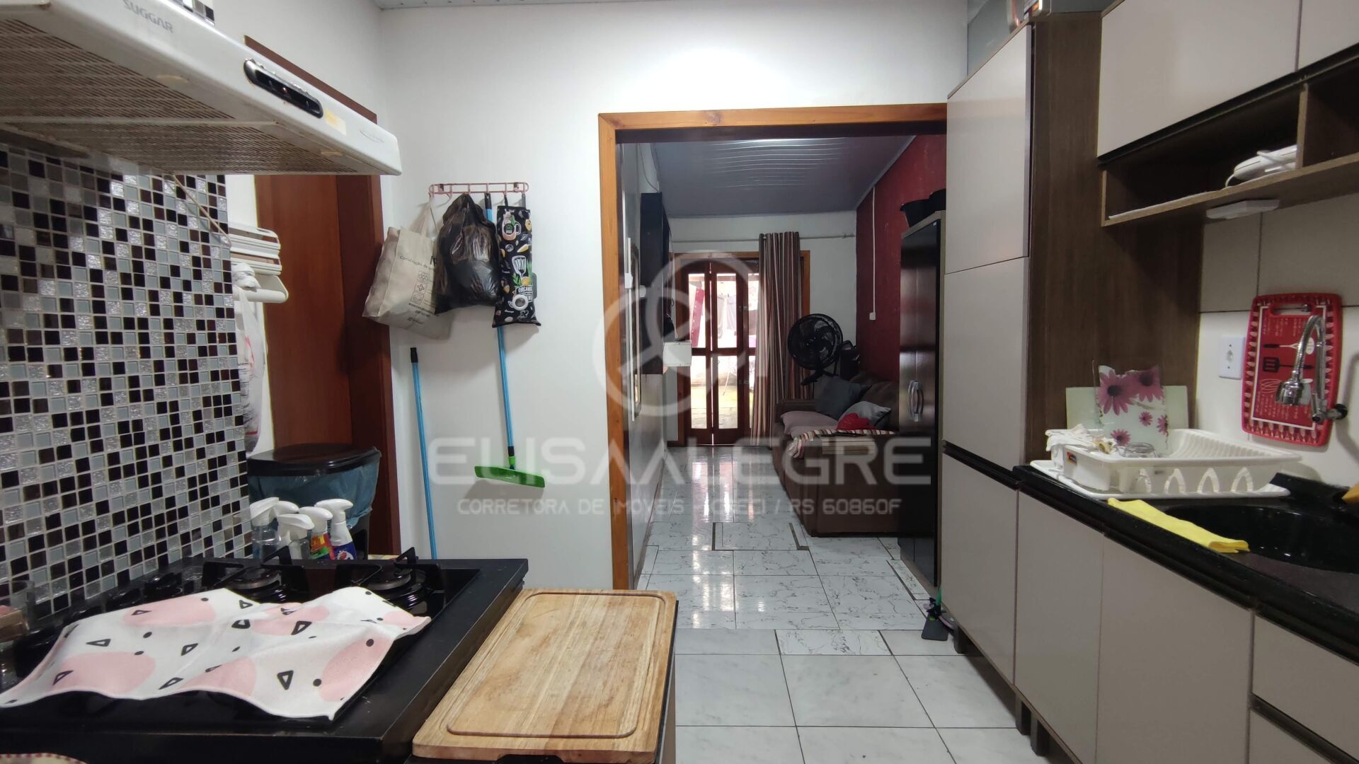 Casa à venda com 2 quartos, 60m² - Foto 2