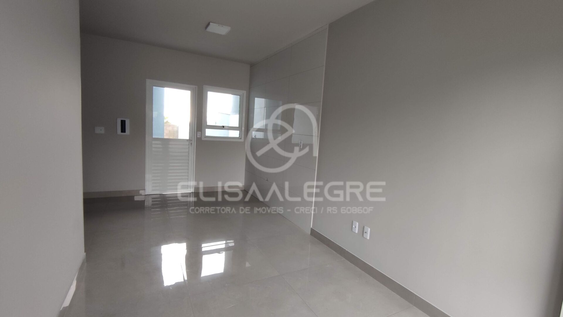 Casa à venda com 2 quartos, 55m² - Foto 4