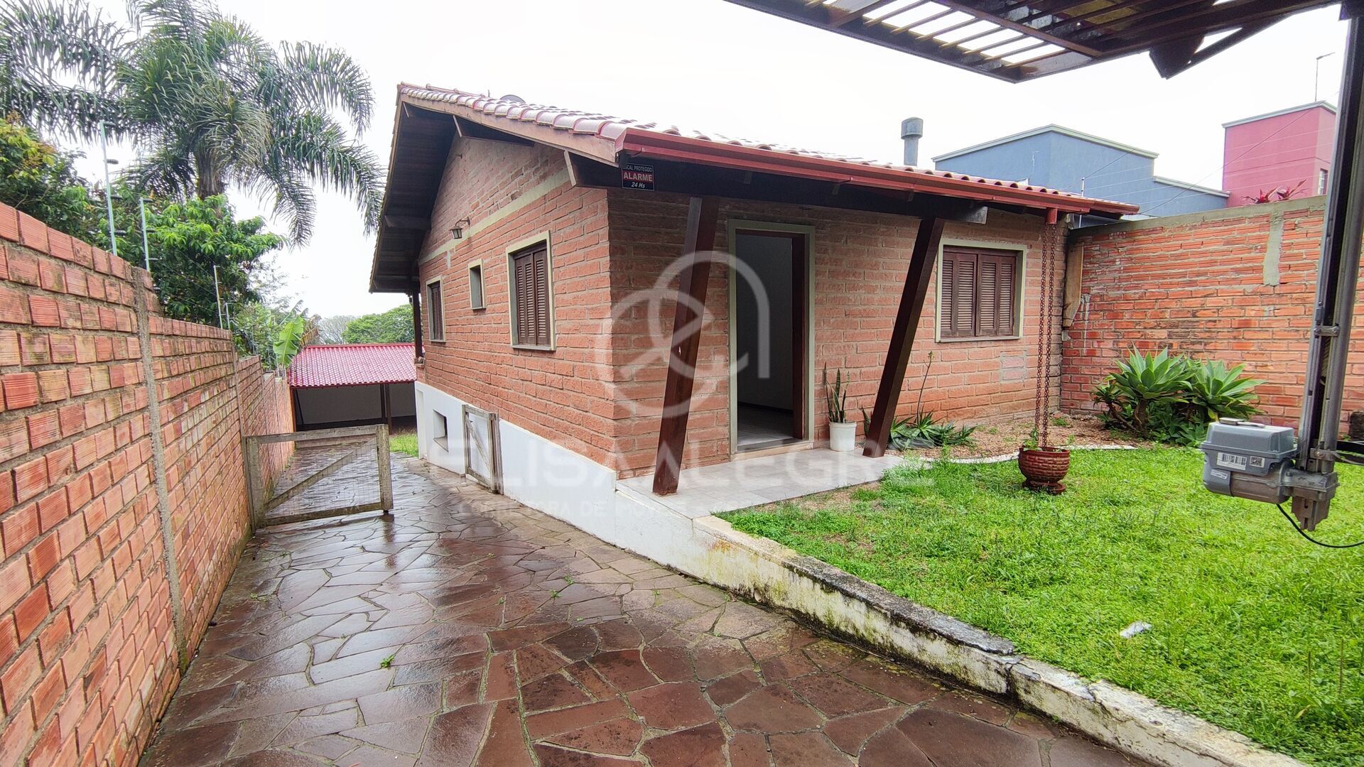 Sobrado à venda com 2 quartos, 168m² - Foto 1