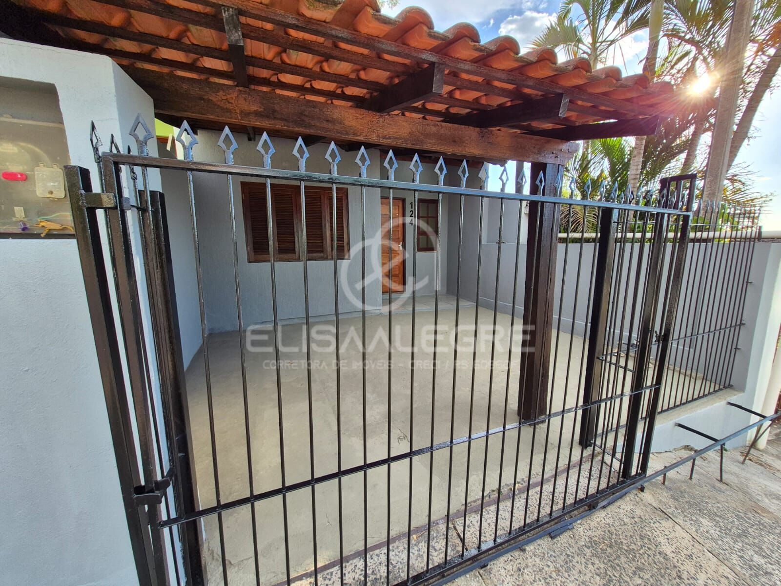 Casa à venda com 2 quartos, 80m² - Foto 1