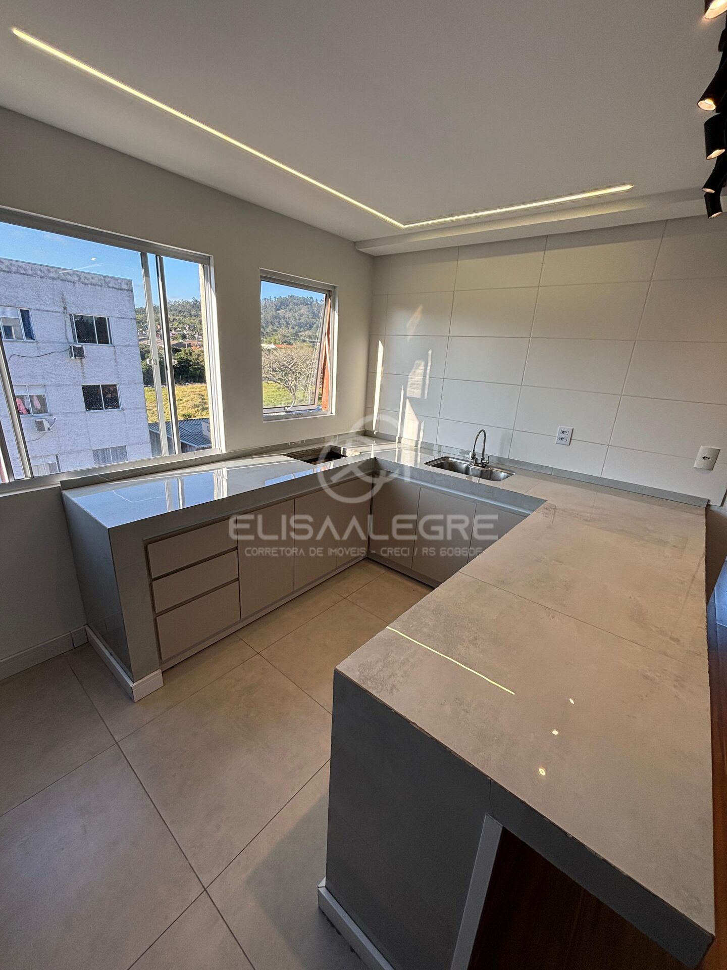 Apartamento à venda com 2 quartos, 46m² - Foto 3