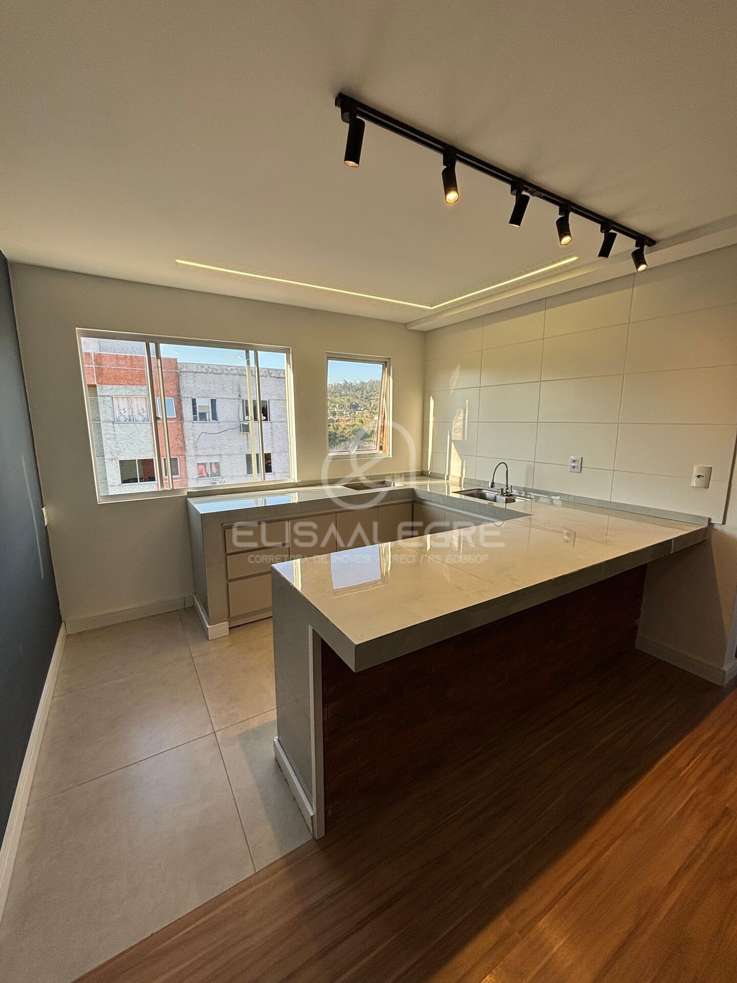 Apartamento à venda com 2 quartos, 46m² - Foto 2