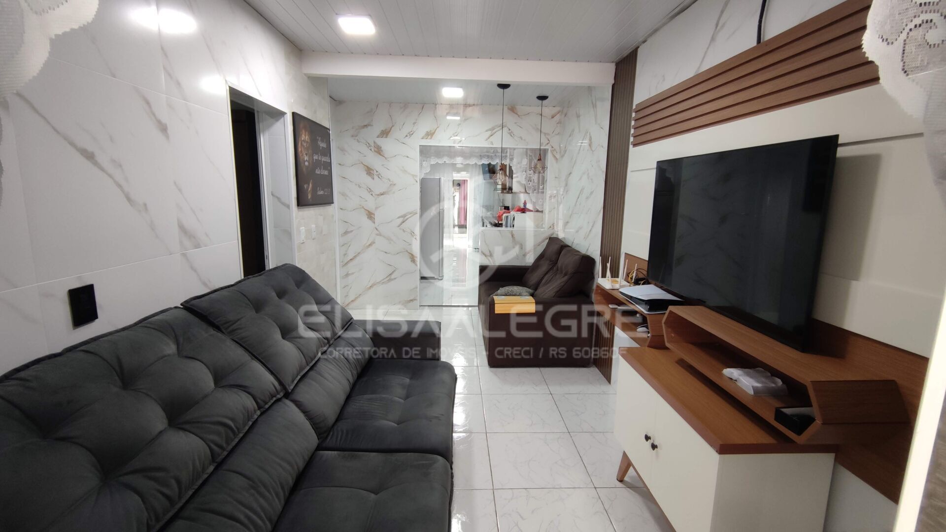 Casa à venda com 2 quartos, 100m² - Foto 1