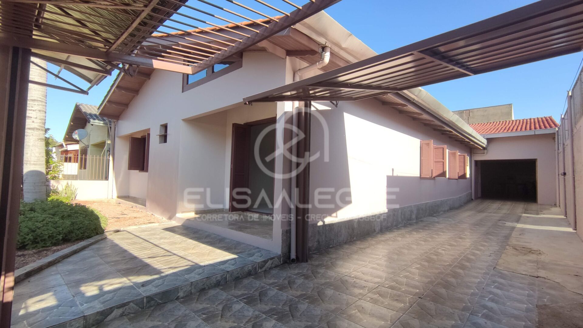 Casa à venda com 3 quartos, 287m² - Foto 2