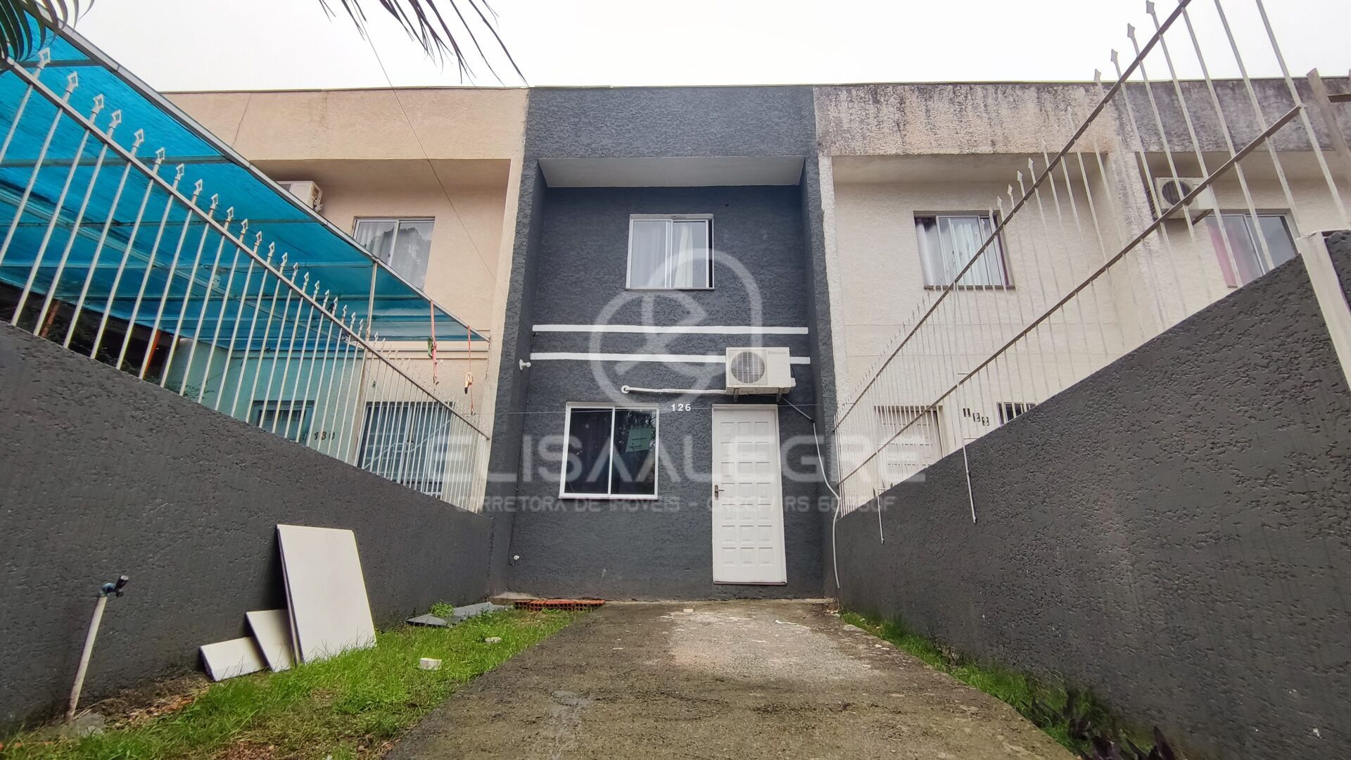 Sobrado à venda com 2 quartos, 52m² - Foto 1