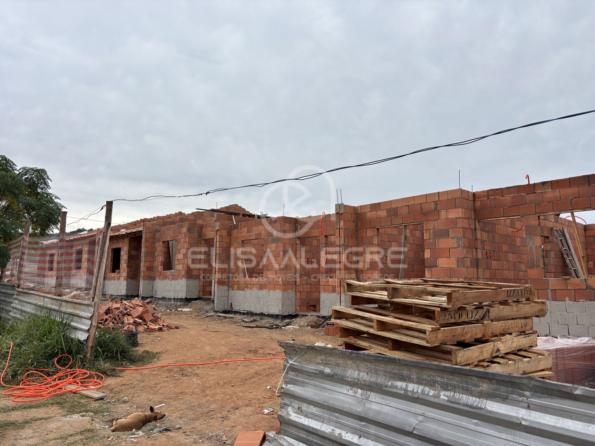 Casa à venda com 2 quartos, 44m² - Foto 2
