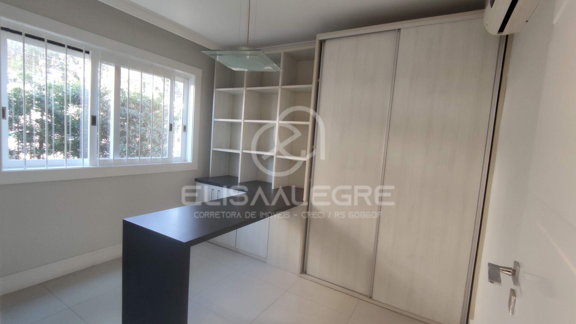 Casa à venda com 3 quartos, 267m² - Foto 3