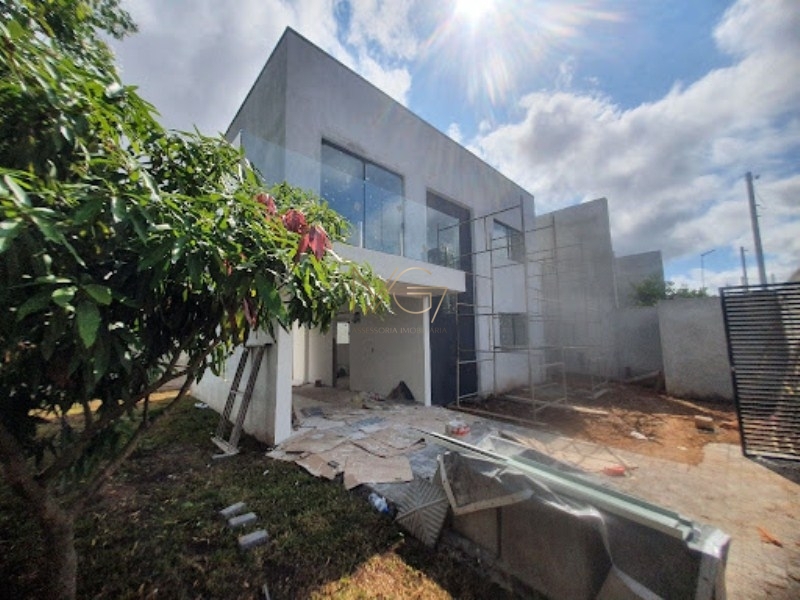 Sobrado à venda com 3 quartos, 208m² - Foto 1