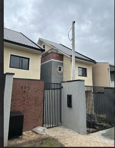 Casa à venda com 3 quartos, 118m² - Foto 1
