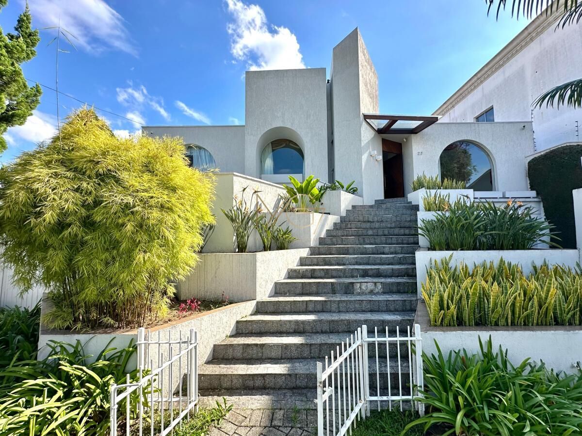Casa à venda com 3 quartos, 278m² - Foto 1
