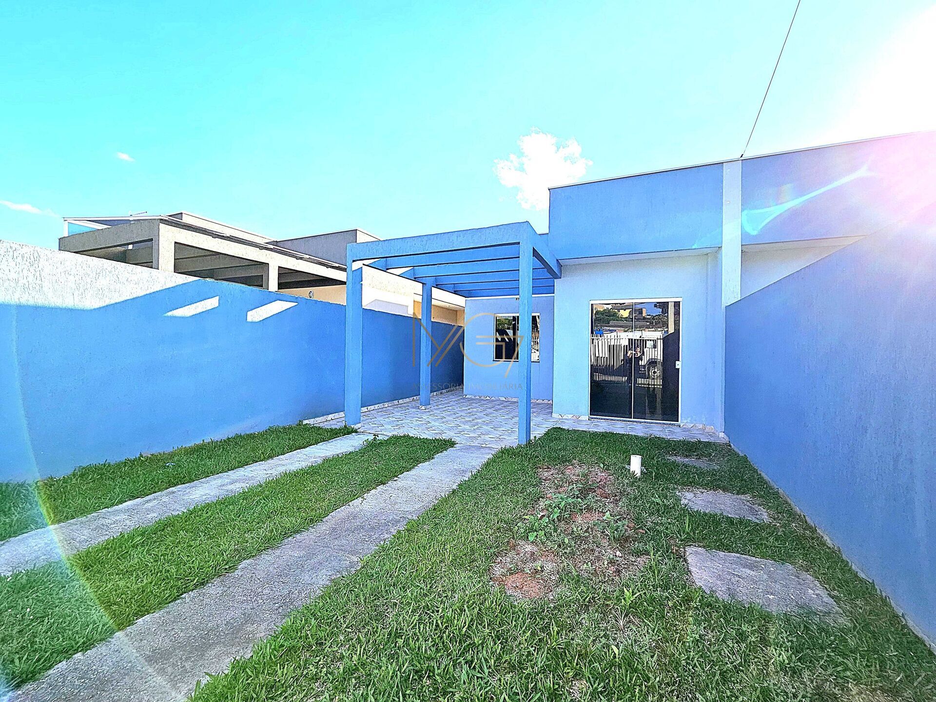 Casa à venda com 3 quartos, 64m² - Foto 1