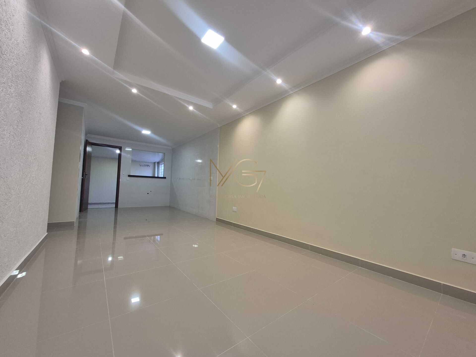 Casa à venda com 2 quartos, 56m² - Foto 4