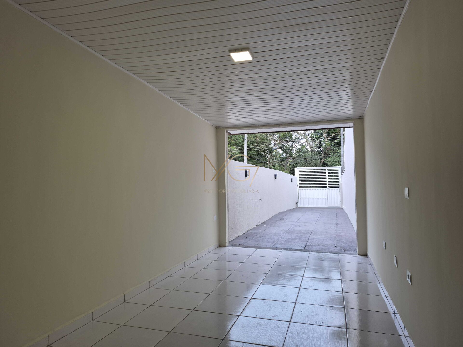Casa à venda com 2 quartos, 56m² - Foto 2