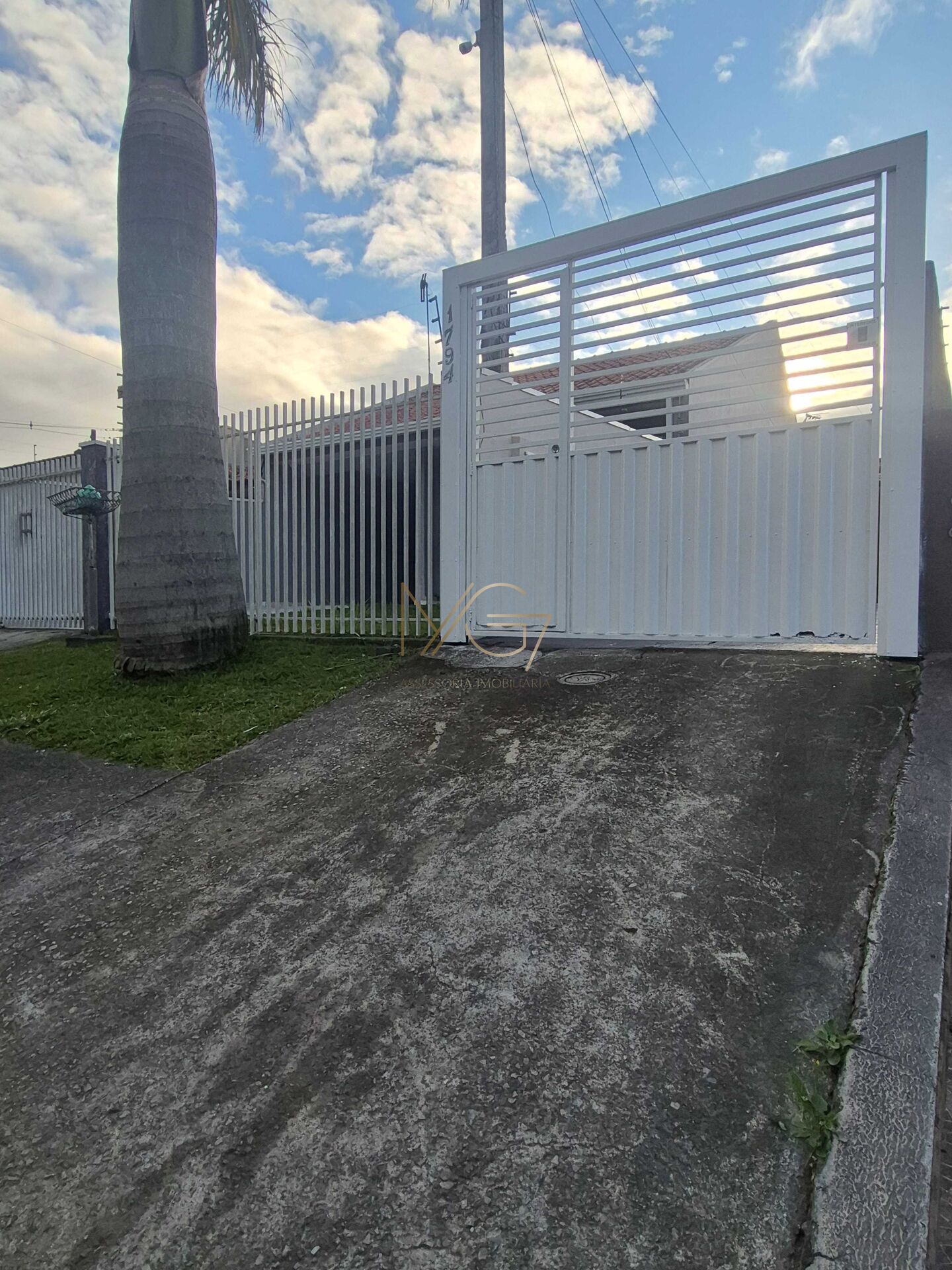 Casa à venda com 2 quartos, 56m² - Foto 1