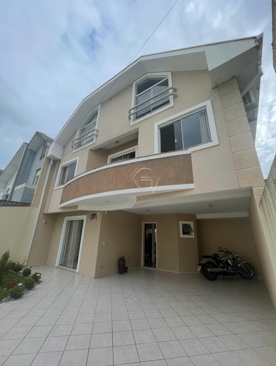 Sobrado à venda com 3 quartos, 202m² - Foto 1