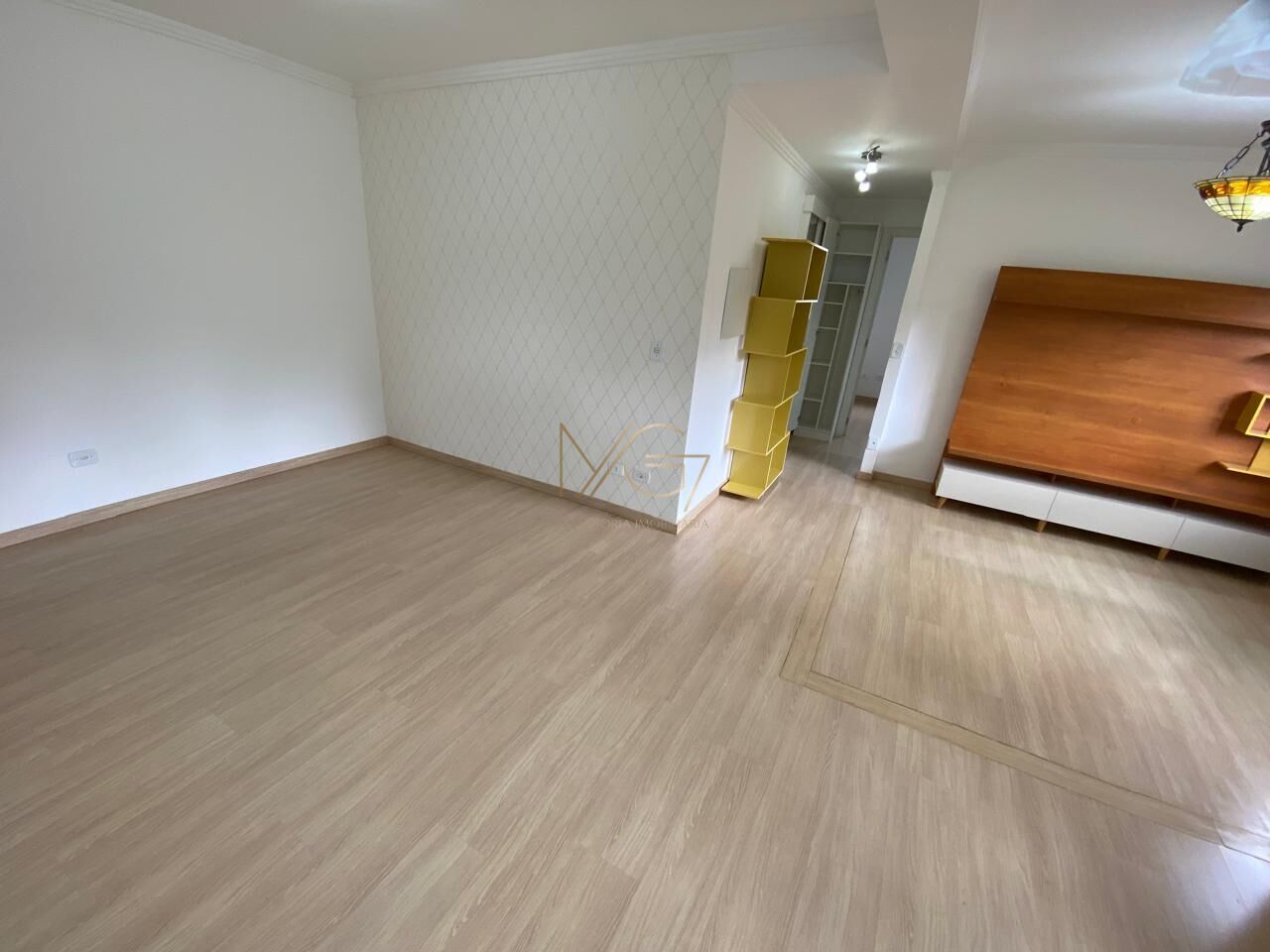 Apartamento à venda com 2 quartos, 75m² - Foto 2