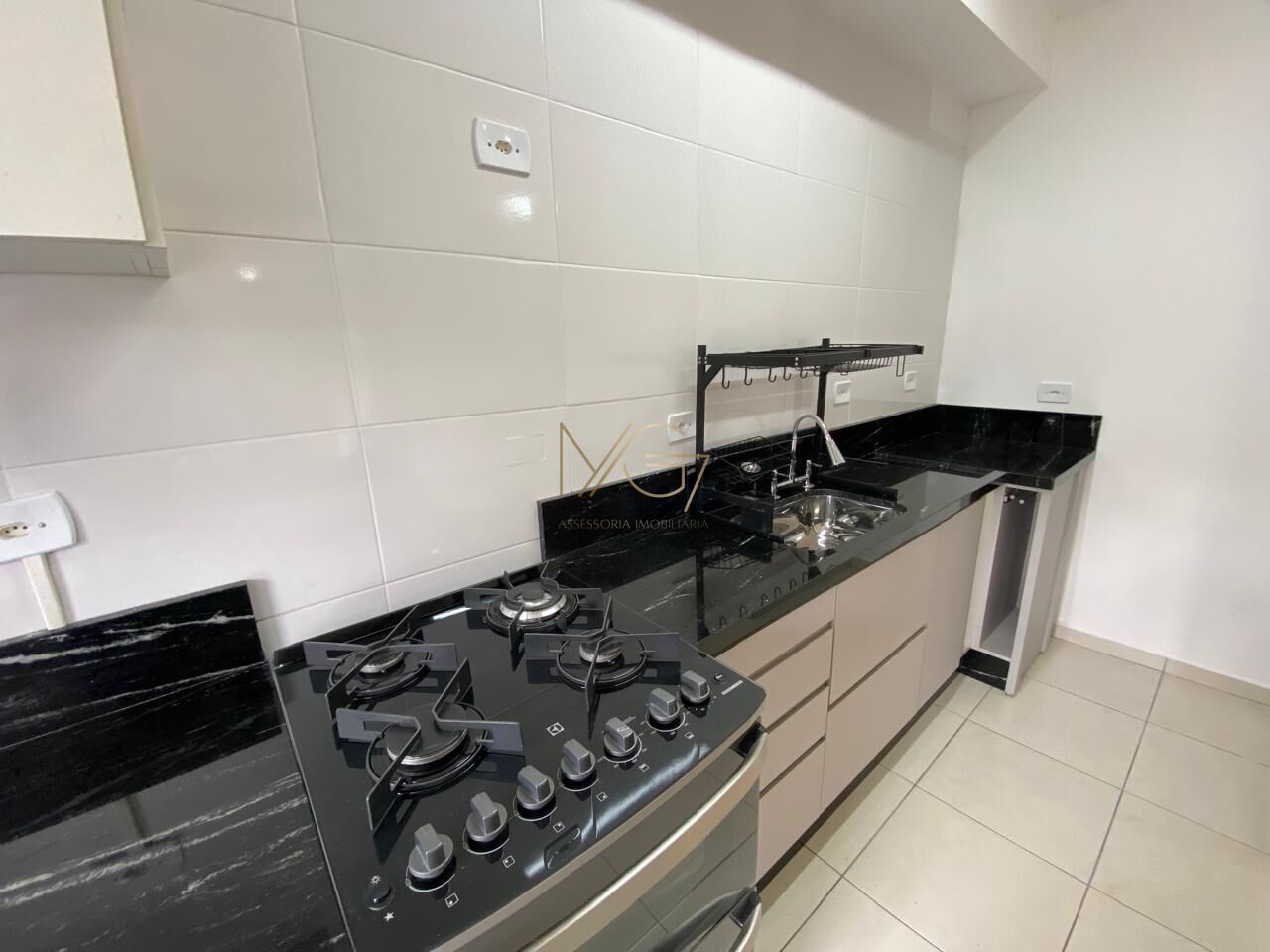 Apartamento à venda com 2 quartos, 75m² - Foto 15