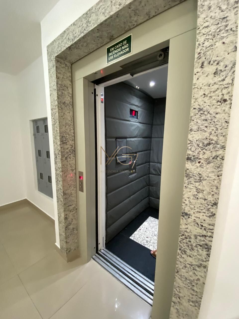 Apartamento à venda com 2 quartos, 75m² - Foto 22