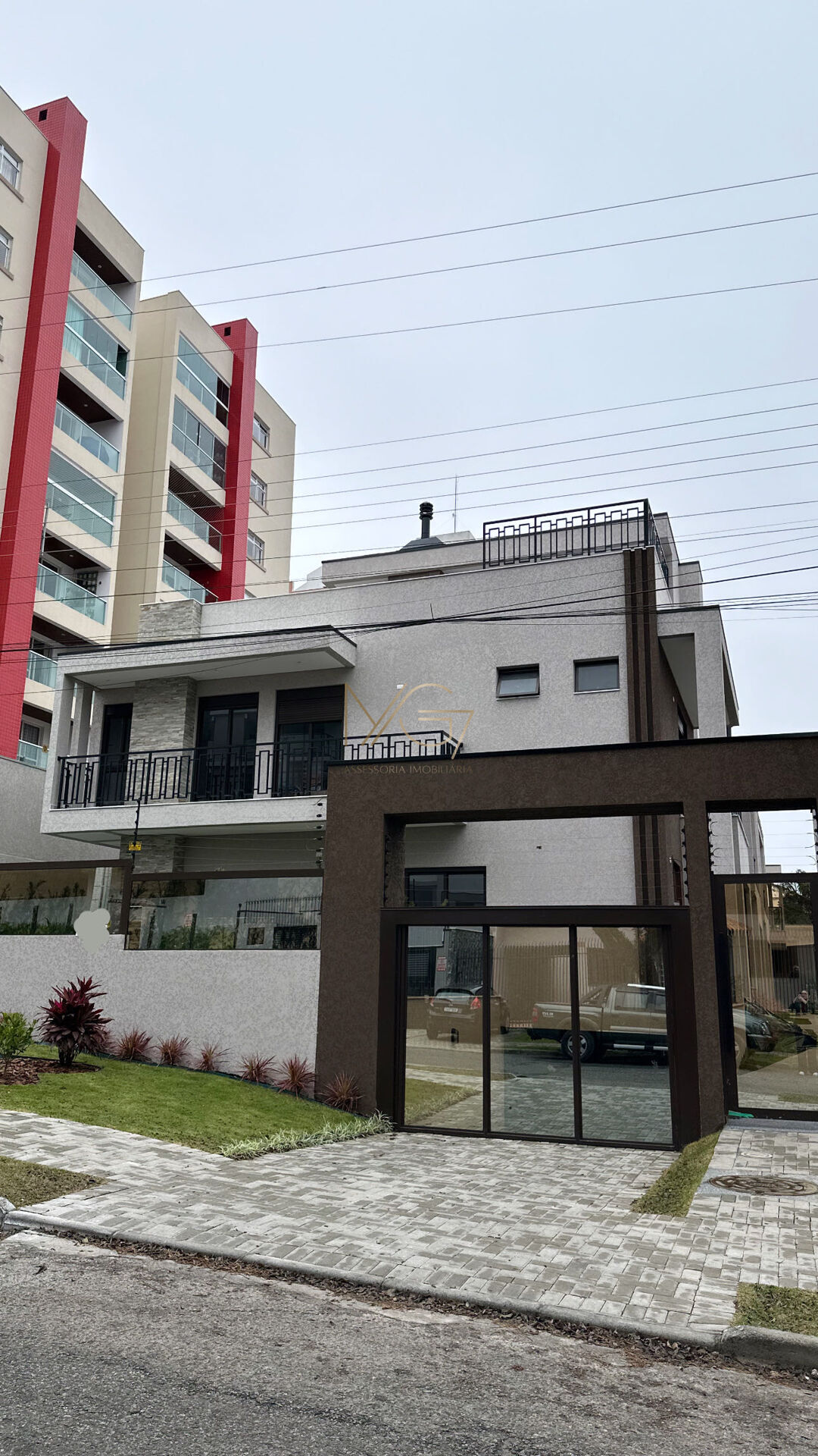Sobrado à venda com 3 quartos, 302m² - Foto 1