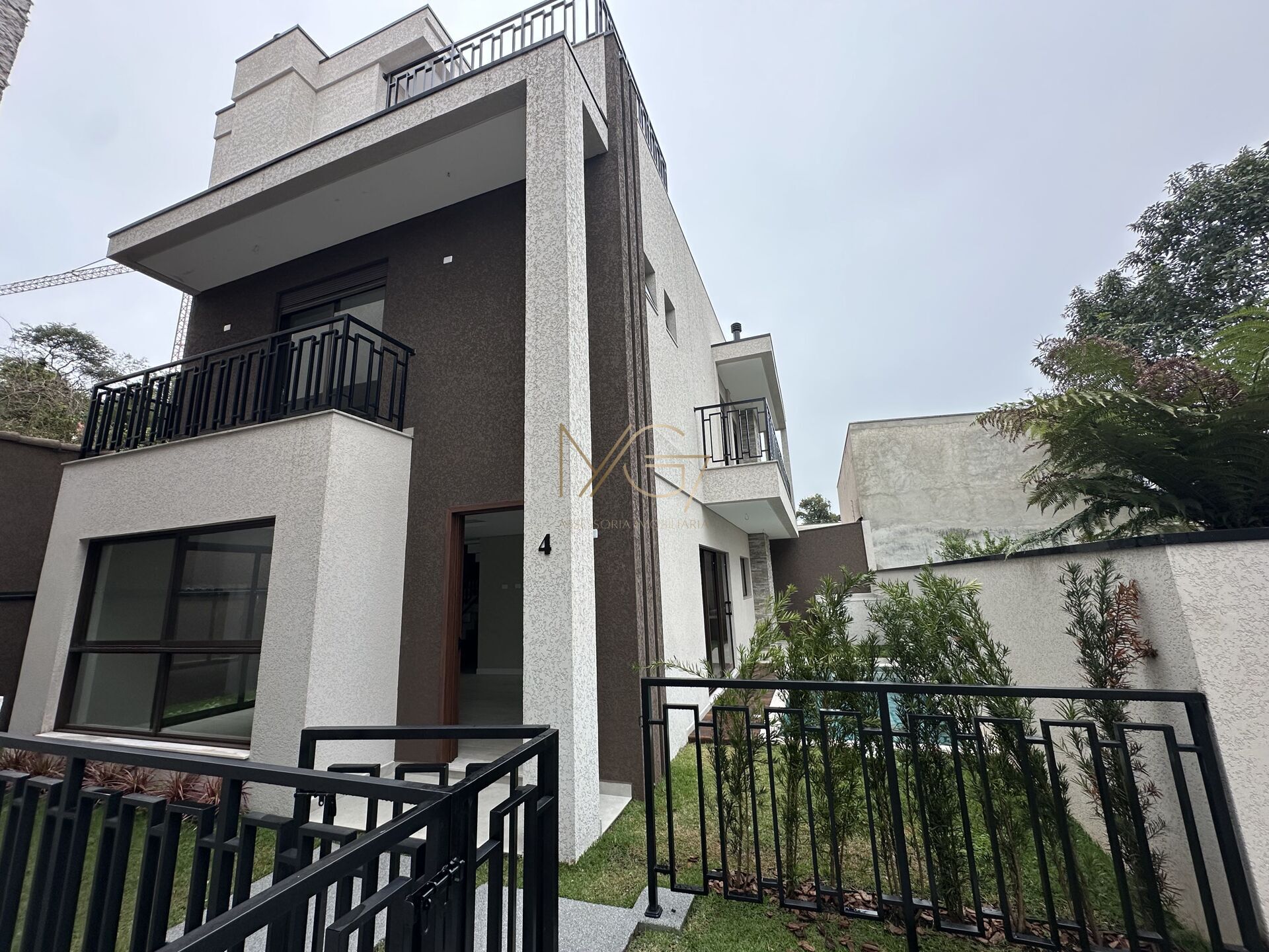Sobrado à venda com 3 quartos, 302m² - Foto 2