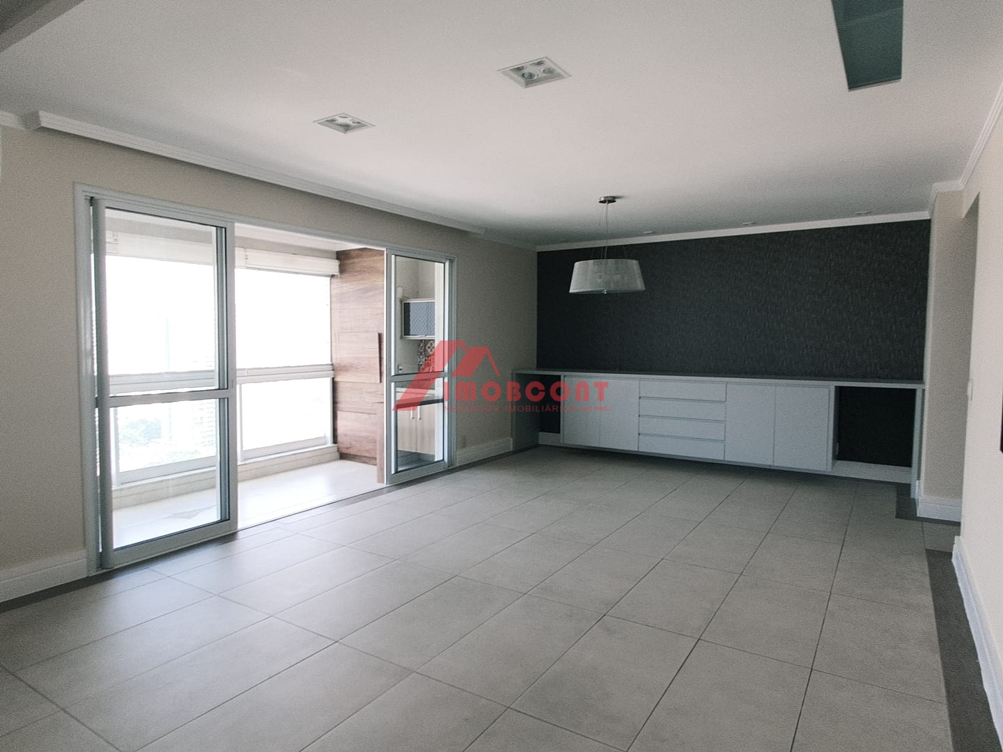 Apartamento à venda com 3 quartos, 141m² - Foto 2