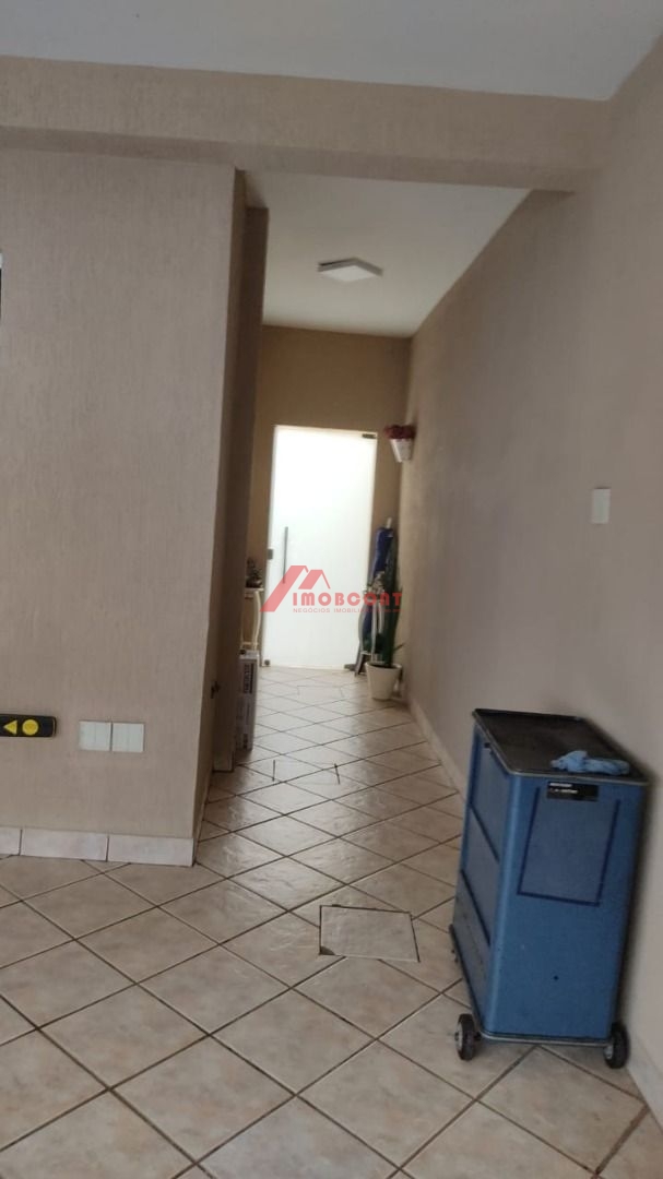 Casa à venda com 5 quartos, 210m² - Foto 4