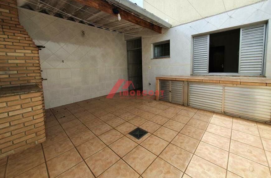 Sobrado à venda com 3 quartos, 150m² - Foto 4