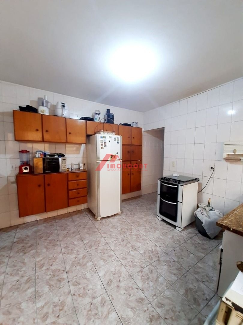 Casa à venda com 2 quartos, 180m² - Foto 8