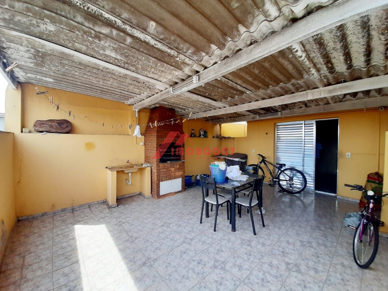 Casa à venda com 2 quartos, 180m² - Foto 1