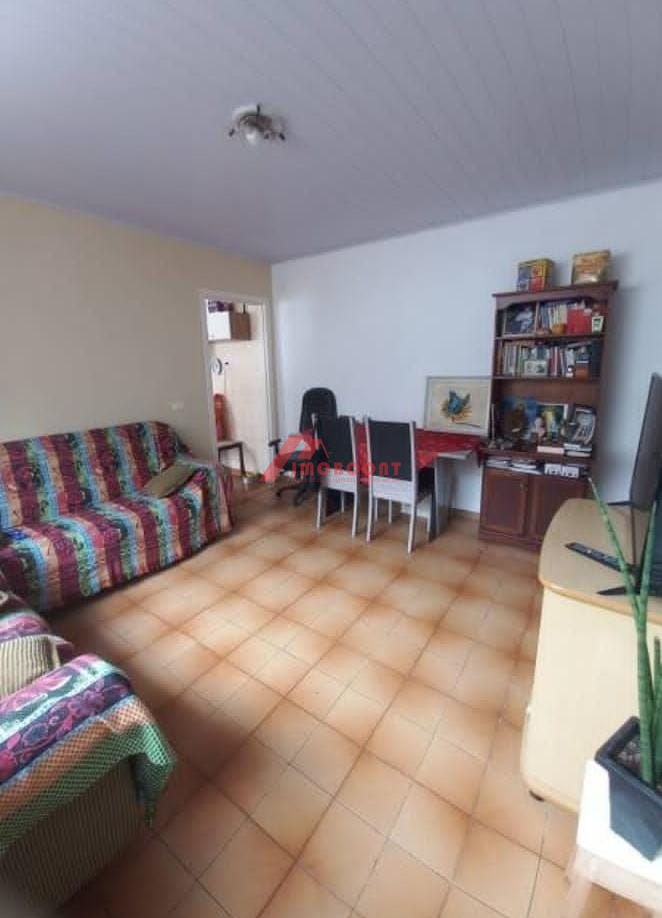 Casa à venda com 2 quartos, 100m² - Foto 1