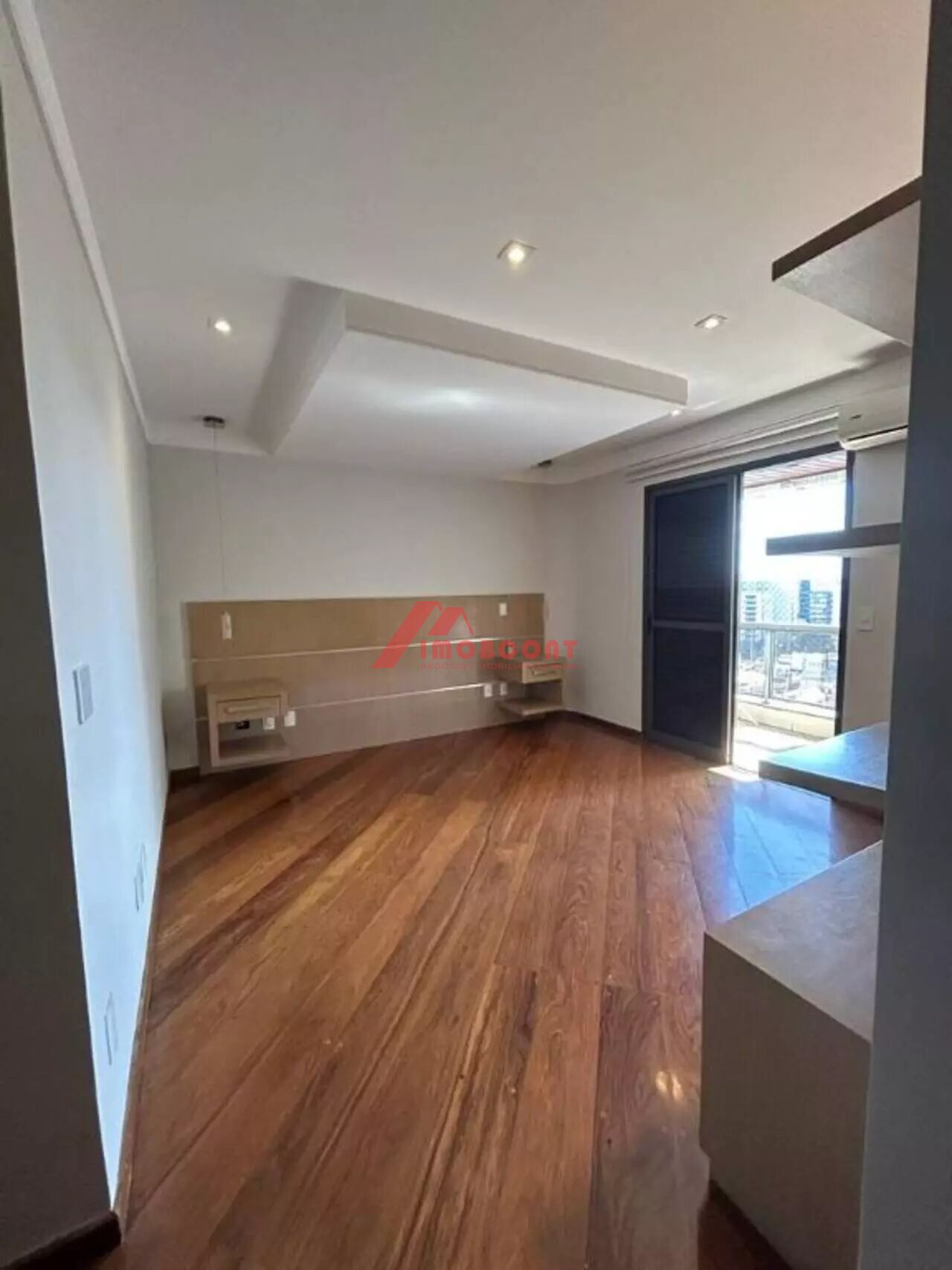 Apartamento para alugar com 4 quartos, 214m² - Foto 2