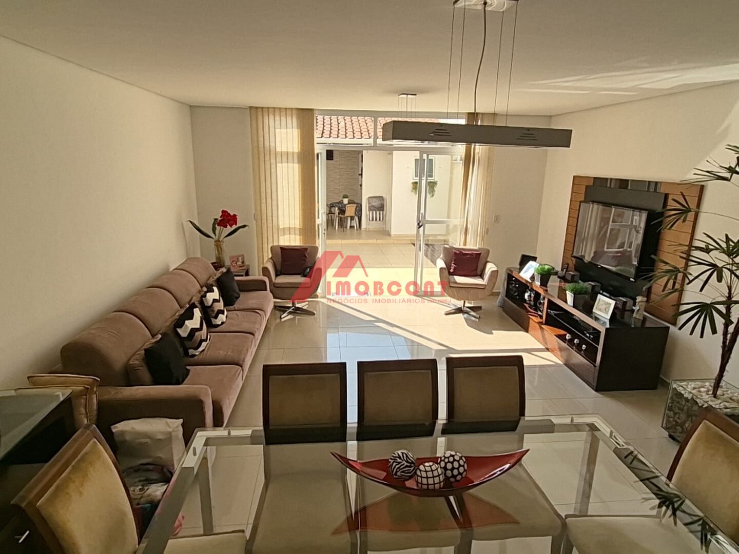 Sobrado à venda com 3 quartos, 162m² - Foto 1