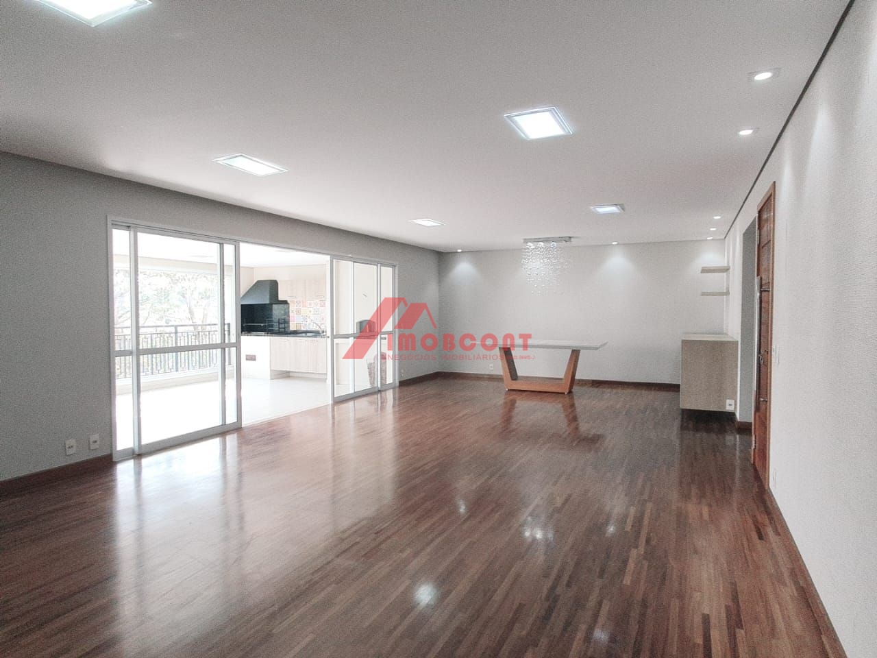 Apartamento à venda com 3 quartos, 213m² - Foto 3