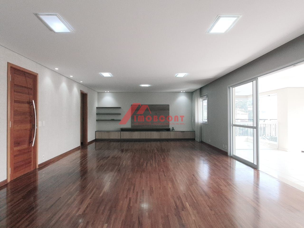 Apartamento à venda com 3 quartos, 213m² - Foto 1