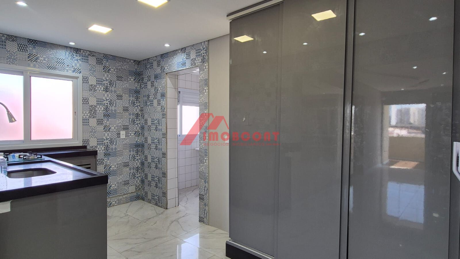 Apartamento à venda com 2 quartos, 64m² - Foto 11