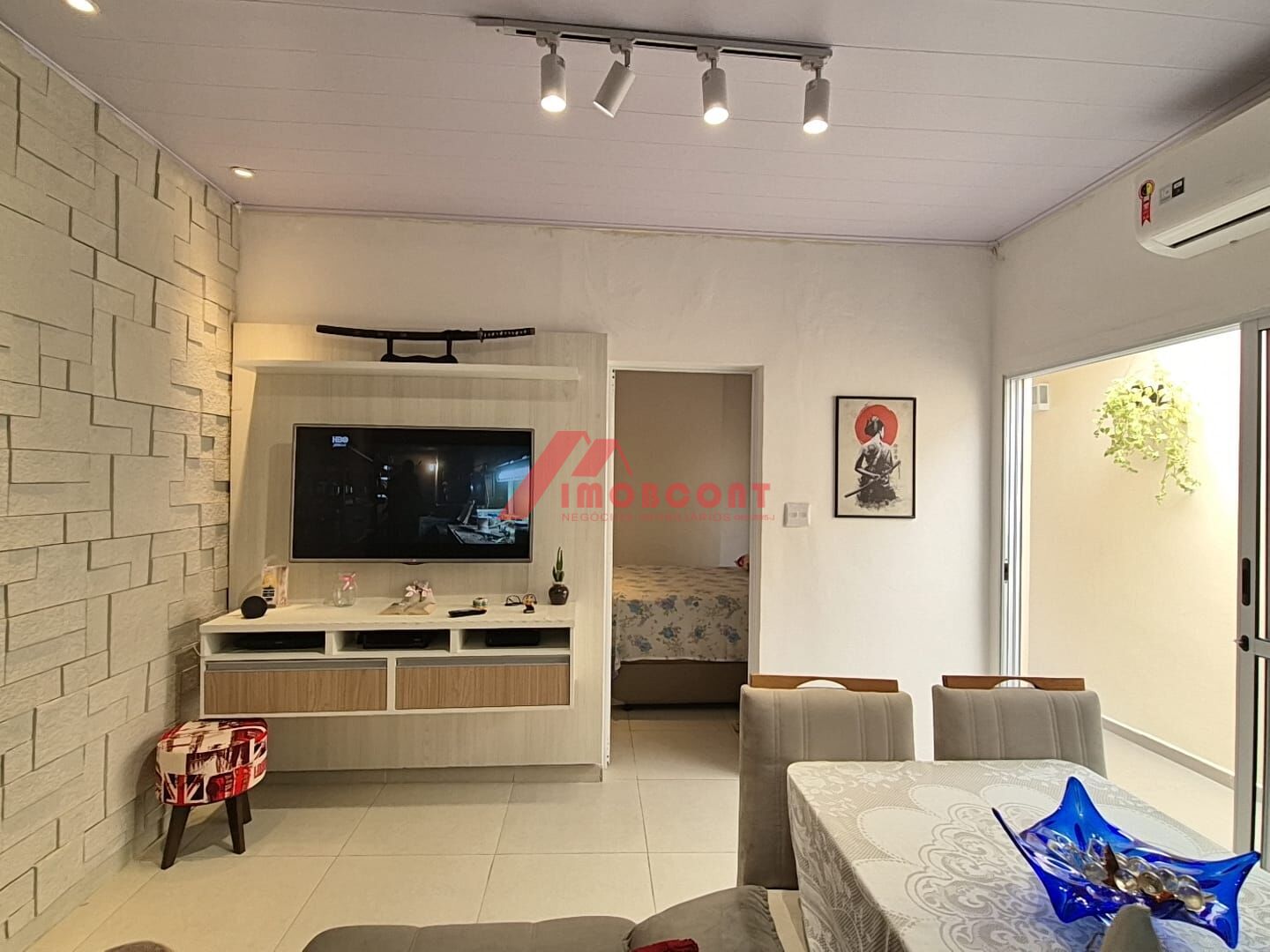 Casa à venda com 2 quartos, 56m² - Foto 2