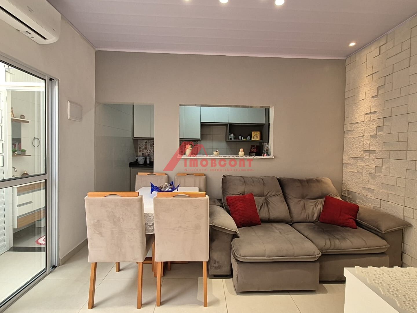 Casa à venda com 2 quartos, 56m² - Foto 1