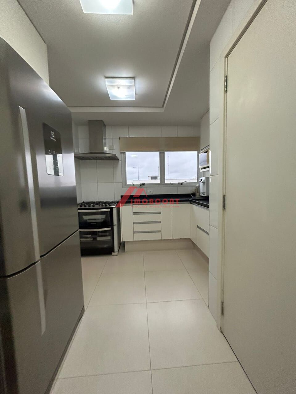 Apartamento à venda com 3 quartos, 169m² - Foto 9