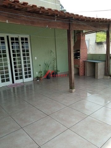 Sobrado à venda com 3 quartos, 235m² - Foto 1