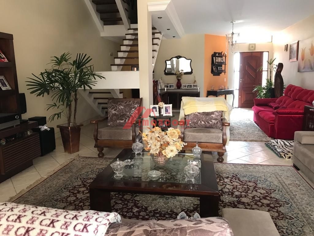 Sobrado à venda com 3 quartos, 290m² - Foto 1