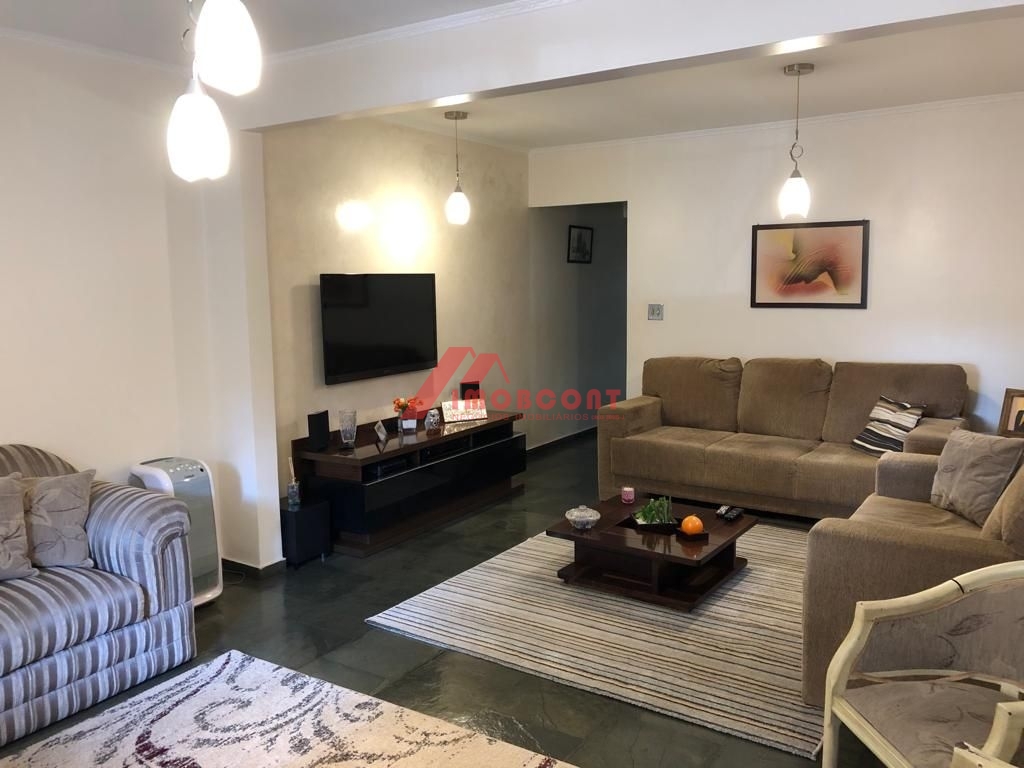 Sobrado à venda com 4 quartos, 238m² - Foto 1