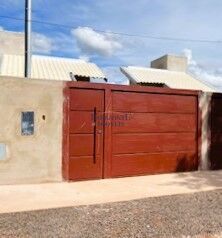 Casa à venda com 2 quartos, 49m² - Foto 1