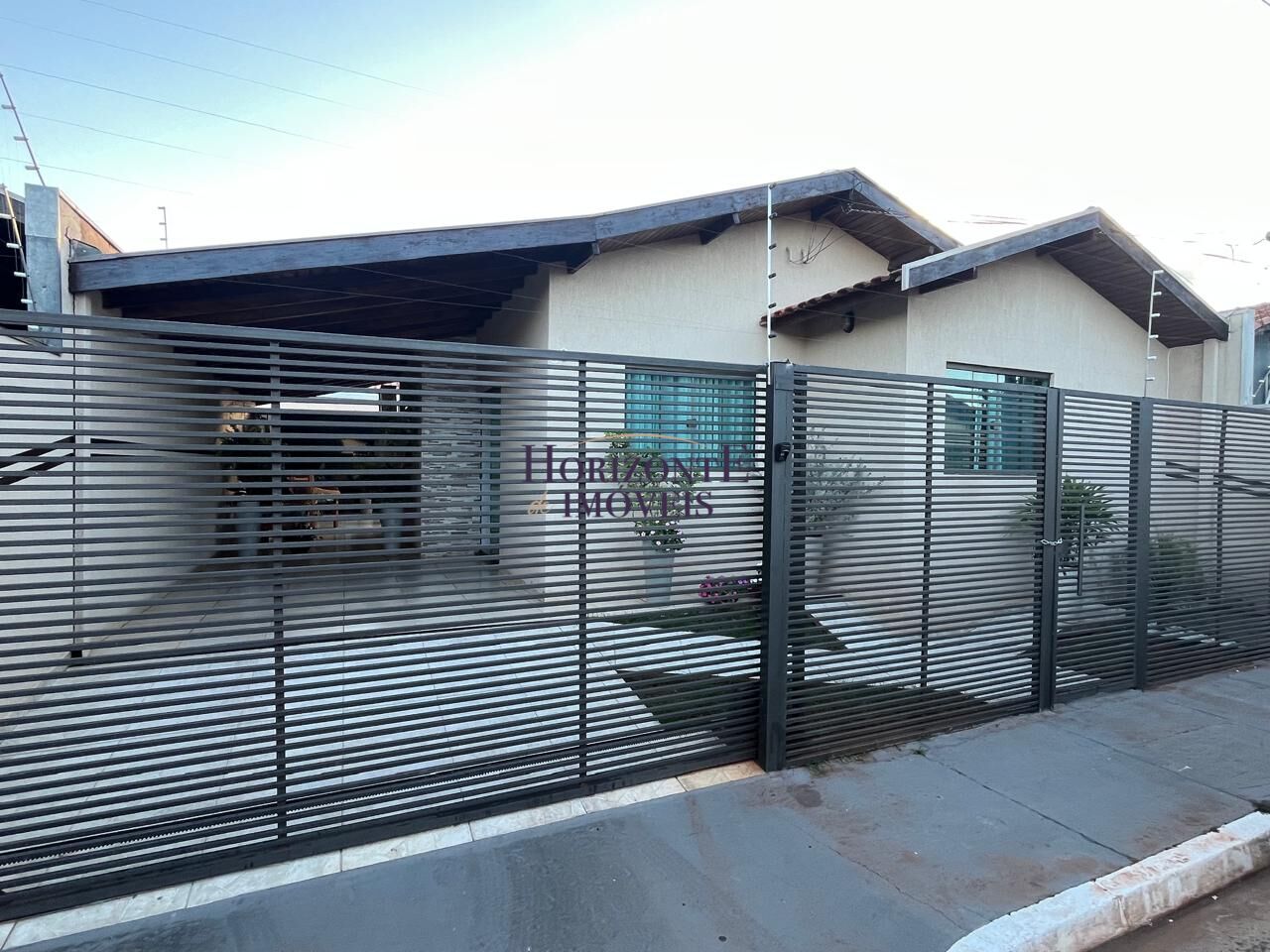 Casa de Condomínio à venda com 3 quartos, 198m² - Foto 2