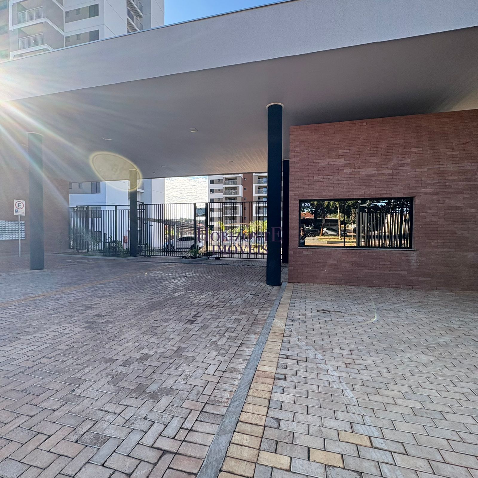 Apartamento à venda com 2 quartos, 65m² - Foto 2