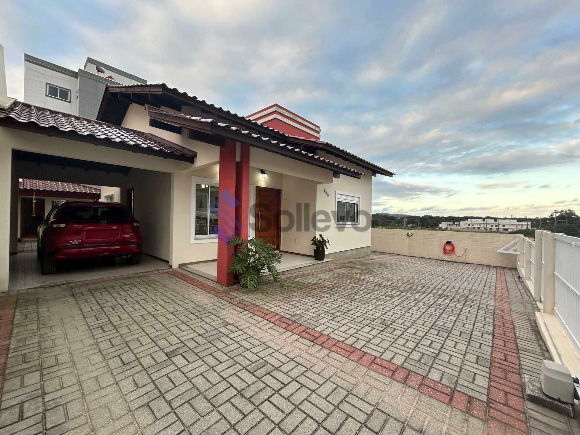 Casa à venda com 2 quartos, 109m² - Foto 1