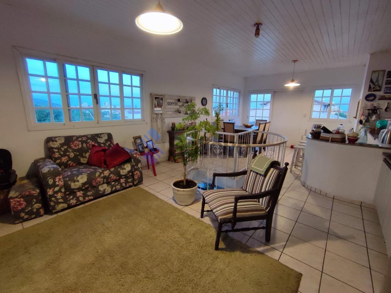 Casa à venda com 4 quartos, 334m² - Foto 4
